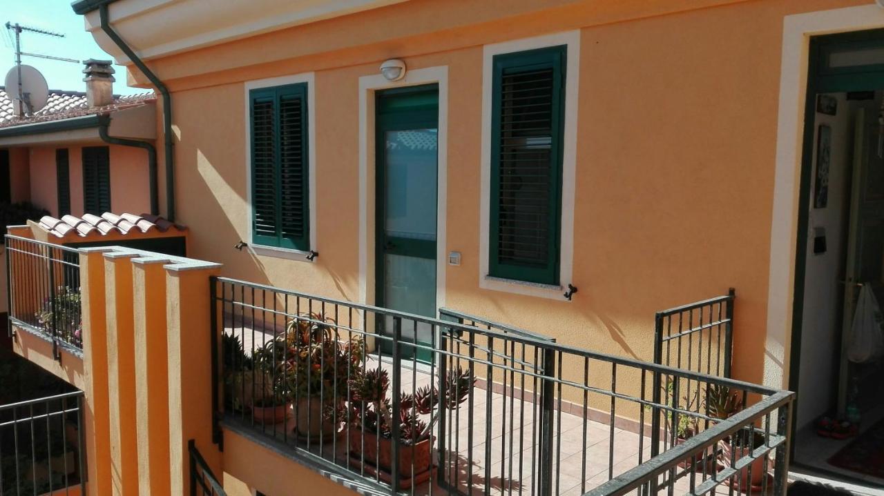 Appartamento In Paese A Santa Teresa Di Gallura Экстерьер фото